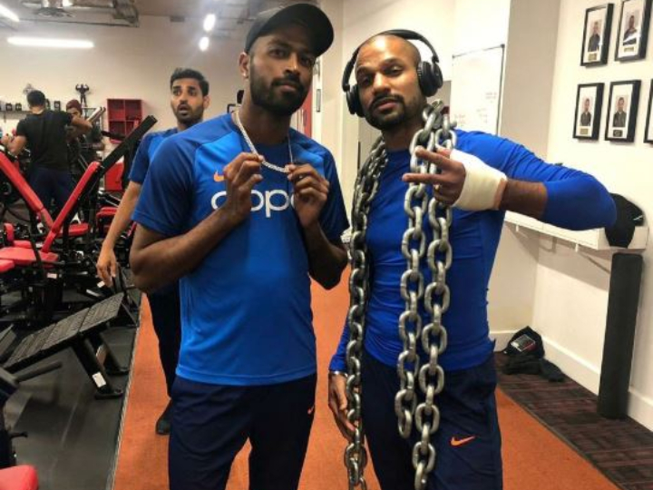 thumb fracture no deterrent as dhawan hits the gym ahead of indo pak clash अंगूठे में चोट के बावजूद धवन ने जिम में बहाया पसीना