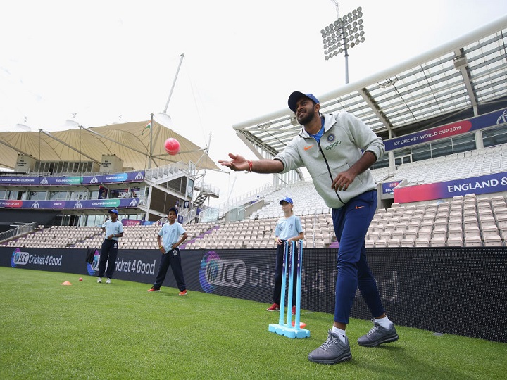 vijay shankar confirms his fitness against afghanistan match पाकिस्तान के खिलाफ विकेट लेने से आत्मबल बढ़ा, कल के मैच में खेलने की उम्मीद कर रहा हूं: शंकर