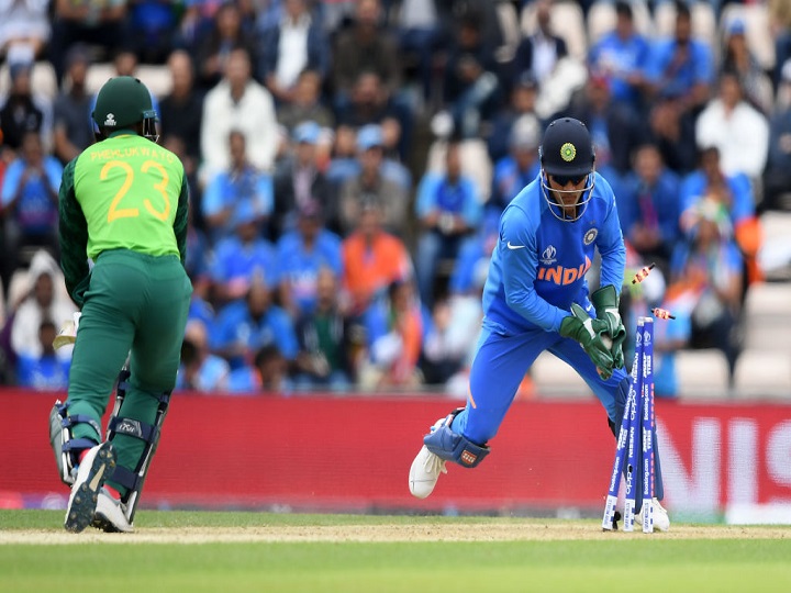 dhoni gloves controversy what happened till now here are the details धोनी ग्लव्स विवाद: अबतक पूरे मामले में क्या हुआ, एक क्लिक में जानें सबकुछ