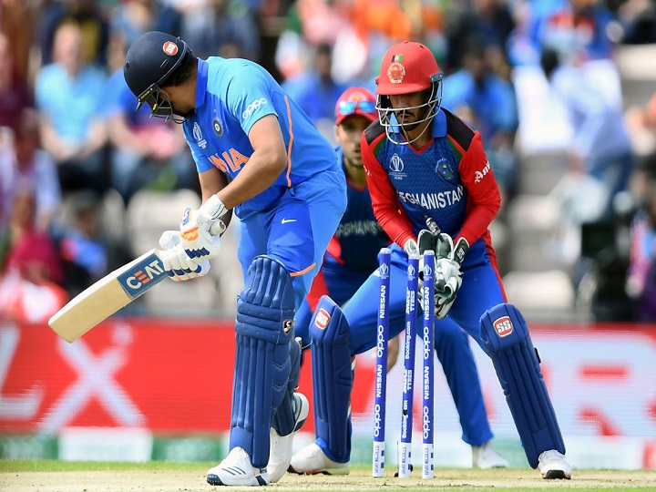 mujeeb ur rahman is the first spinner to dismiss an indian batsman in this world cup CWC19: वर्ल्ड कप में भारतीय बल्लेबाज को आउट करने वाले पहले स्पिनर बने रहमान