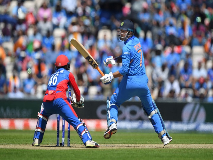 india vs afghanistan world cup 2019 ms dhoni got stump out after 8 years 2nd time in his career वर्ल्ड कप 2019 India vs Afghanistan: 345 मैच खेलने वाले धोनी 8 साल बाद हुए स्टम्प आउट तो वहीं अपने करियर में दूसरी बार