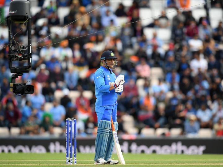 wc 2019 icc says ms dhoni is not permitted to be worn on his wicket keeping gloves धोनी ग्लव्स विवाद: ICC ने धोनी के 'बलिदान बैज' ग्लव्स को लेकर BCCI की अपील को किया खारिज