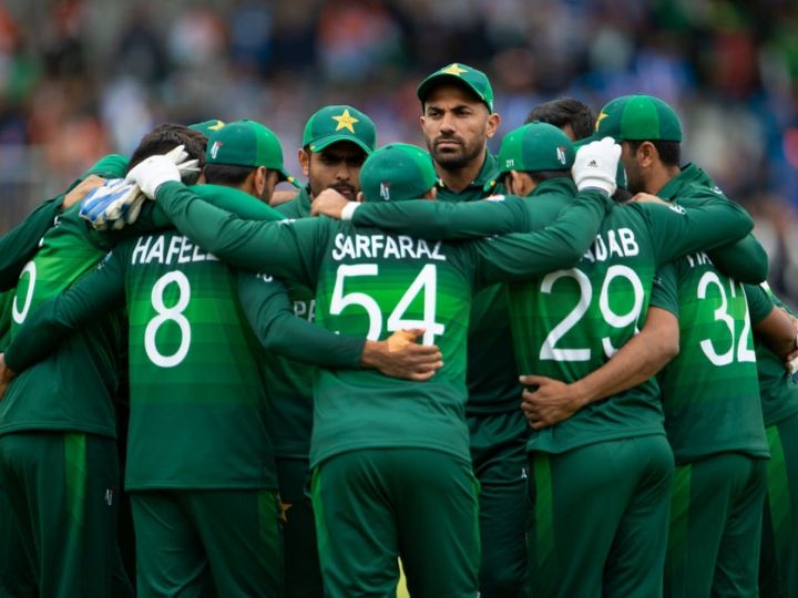 world cup 2019 pakistan fan plea in court to ban pakistan cricket team भारत से हार के बाद पाकिस्तान क्रिकेट टीम पर बैन लगाने की मांग