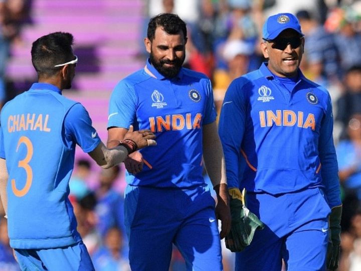 world cup 2019 ms dhoni offers tips to mohammed shami bowler responds with hat trick World Cup 2019: विश्व कप में हैट्रिक के बाद शमी का खुलासा, धोनी ने दी थी यॉर्कर डालने की सलाह