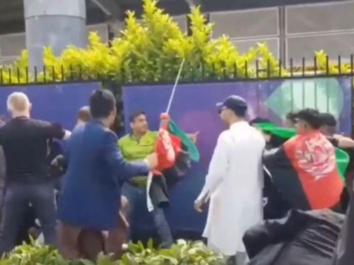 world cup 2019 pakistan and afghanistan fans clash during world cup match World Cup 2019: पाकिस्तान-अफगानिस्तान मैच के दौरान स्टेडियम के बाहर फैंस के बीच हुई झड़प