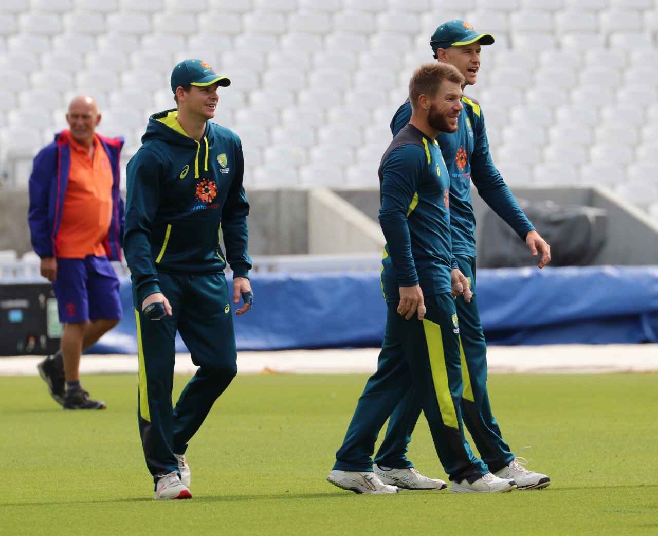 World Cup 2019: प्रेक्टिस के दौरान वॉर्नर के शॉट से भारतीय मूल के गेंदबाज़ को लगी गंभीर चोट