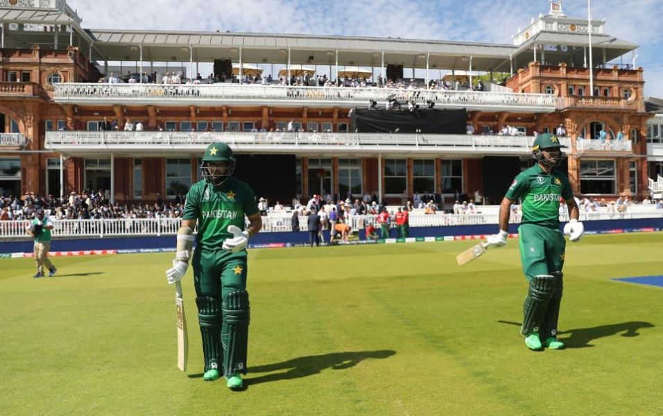 RECORD World Cup 2019: पाकिस्तानी बल्लेबाज़ बाबर आज़म ने तोड़ा 27 साल पुराना रिकॉर्ड