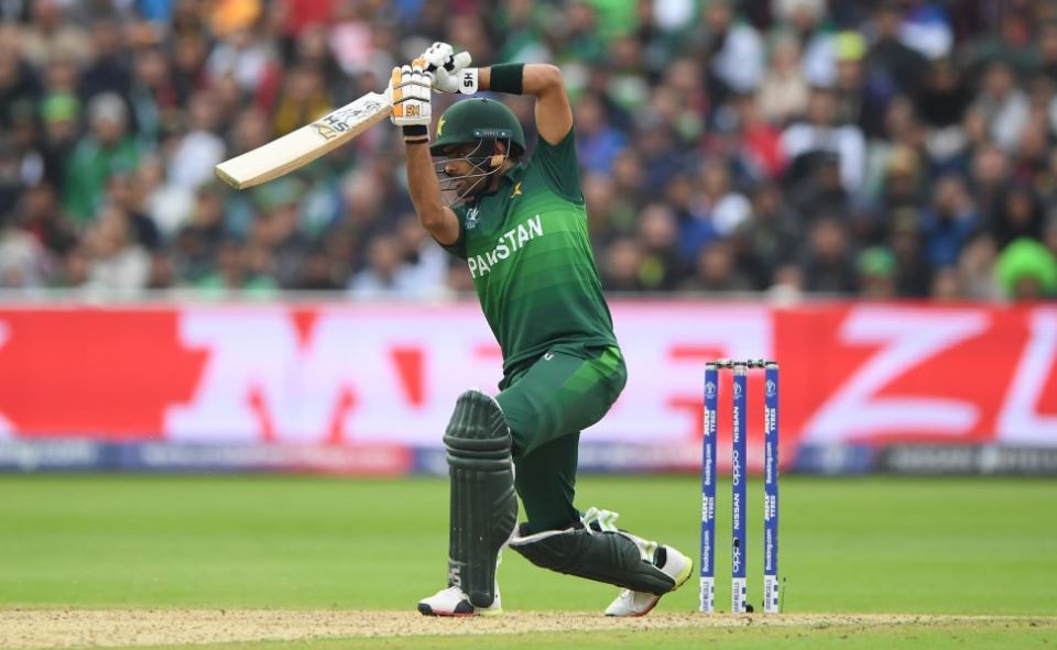 27 साल बाद जाकर पाकिस्तान की तरफ से कोई बल्लेबाज़ इस रिकॉर्ड को तोड़ने में कामयाब रहा है.