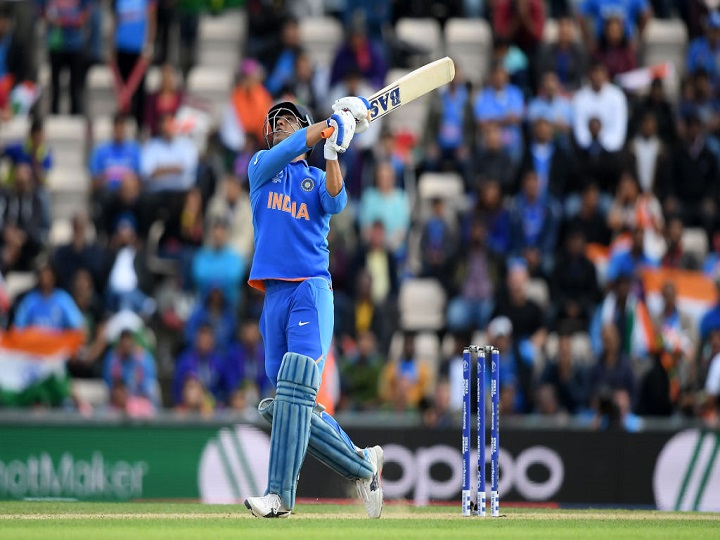 heres why ms dhoni has been using 3 different bat logos 2019 world cup वर्ल्ड कप के दौरान धोनी इसलिए अलग-अलग स्पॉन्सर वाले बैट इस्तेमाल कर रहे हैं