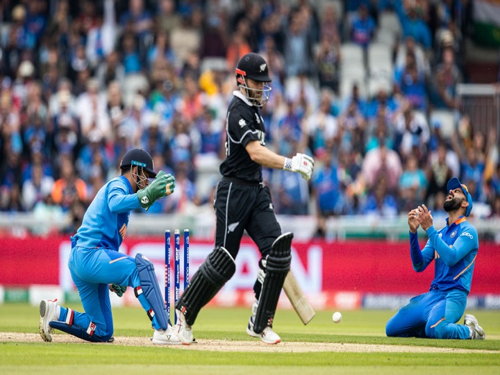 world cup 2019 india bowlers dominate new zealand before rain forces semifinal postponement वर्ल्ड कप 2019 IND vs NZ सेमीफाइनल: जानिए मैच का पूरा हाल, कैसे भारतीय टीम को आज मिल सकती है जीत