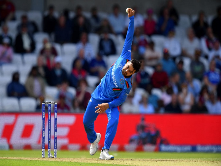 राशिद खान- टूर्नामेंट में जब ये खिलाड़ी आया था तब ये टॉप टेन गेंदबाजों की सूची में था लेकिन ये खिलाड़ी भी ज्यादा दमदार प्रदर्शन नहीं कर पाय. 9 मैचों में इस खिलाड़ी ने सिर्फ 6 विकेट लिए जहां इनका एवरेज 69.33 क रहा. पूरे टूर्नामेंट के दौरान 431 गेंदों में इस खिलाड़ी को 416 रन पड़े. हालांकि यहां इकोनॉमी 5.79 की थी.