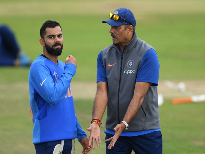 ravi shastri dismisses reports of players wives fighting with a cheeky response खिलाड़ियों की पत्नियों के बीच की लड़ाई पर शास्त्री ने कहा- कुछ दिनों में ये भी पढ़ेंगे कि वो क्रिकेट भी खेल रही हैं