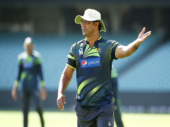 pakistan seniors dont retire on time compromise teams fitness and form waqar younis पाकिस्तान के सीनियर खिलाड़ी समय पर नहीं होते रिटायर, टीम के फिटनेस और फॉर्म को करते हैं खराब- वकार यूनुस