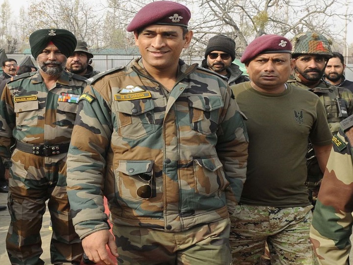 ms dhoni ends stint with territorial army सेना के साथ समय बिताकर वापस लौटे धोनी