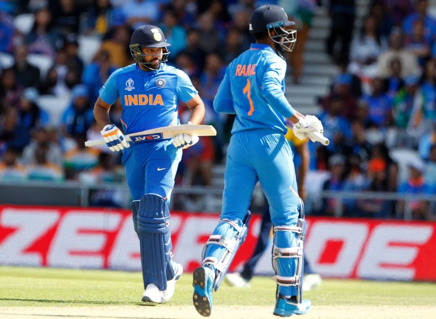 आखिरी अपडेट मिलने तक टीम इंडिया के ओपनिंग बल्लेबाज़ रोहित शर्मा और केएल राहुल ने टीम को मजबूत शुरुआत दी है. दोनों बल्लेबाज़ों ने 29 ओवरों में 183 रन जोड़ दिए और रोहित शर्मा ने शानदार शतक भी पूरा कर लिया है.