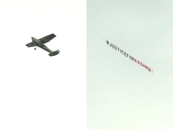 भारत-श्रीलंका मैच में 'जस्टिस फोर कश्मीर' पोस्टर के साथ विमान ने लगाए मैदान के चक्कर