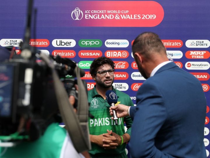 इमाम उल हक की 'वॉट्सऐप चैट' हुई लीक, एक साथ कई अफेयर का आरोप pakistani opener batsman imam ul haq accused of having multiple affairs इमाम उल हक की 'वॉट्सऐप चैट' हुई लीक, एक साथ कई अफेयर का आरोप