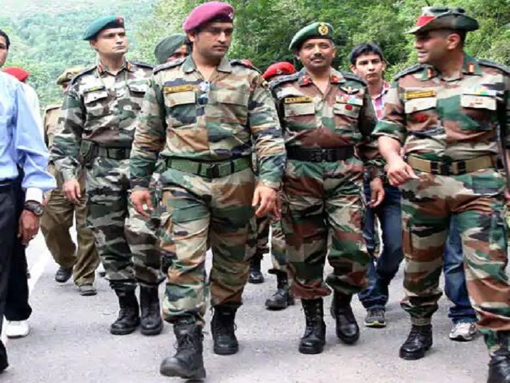 एमएस धोनी ने सेना के साथ कश्मीर में शुरू की दो हफ्ते की ट्रेनिंग, पहली तस्वीर आई सामने