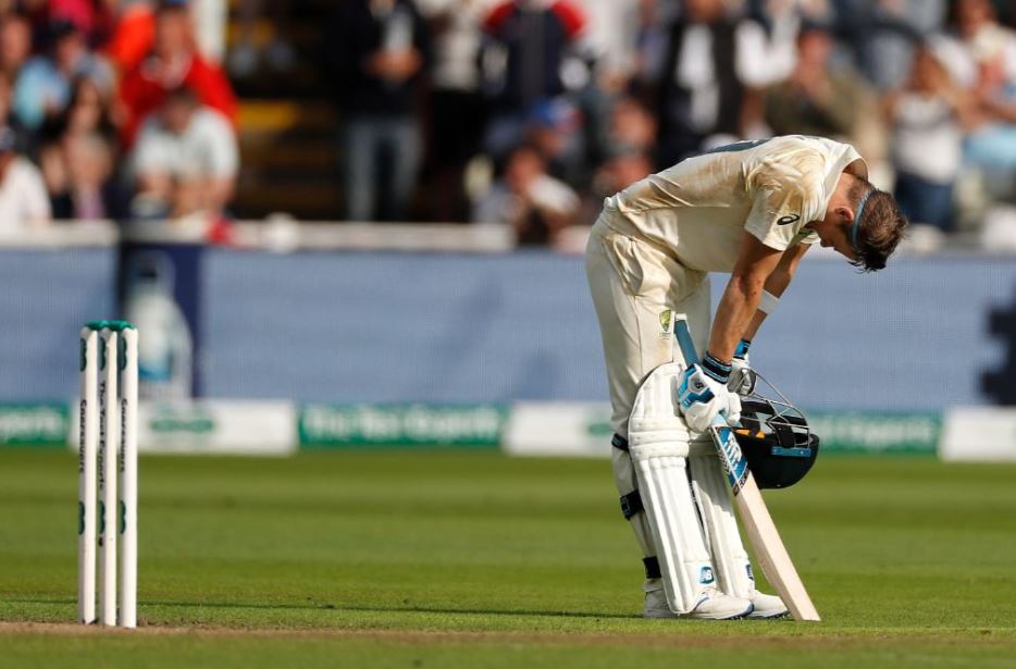 लगभग एक साल बाद मैदान पर वापसी करते हुए स्टीव स्मिथ ने विराट कोहली को पीछे छोड़ते हुए एक बड़ा रिकॉर्ड भी बना दिया.