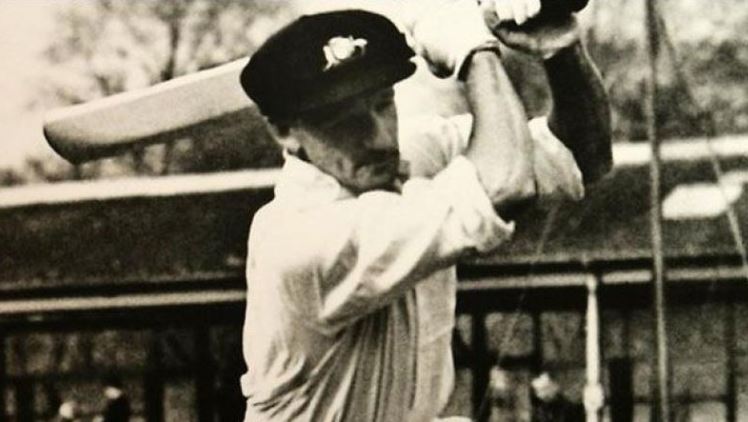 इस लिस्ट में पहले स्थान पर अब भी ऑस्ट्रेलियाई लिजेंड सर डॉन ब्रैडमेन हैं, जिन्होंने महज़ 66 पारियों में ही 24 शतक बना दिए थे.