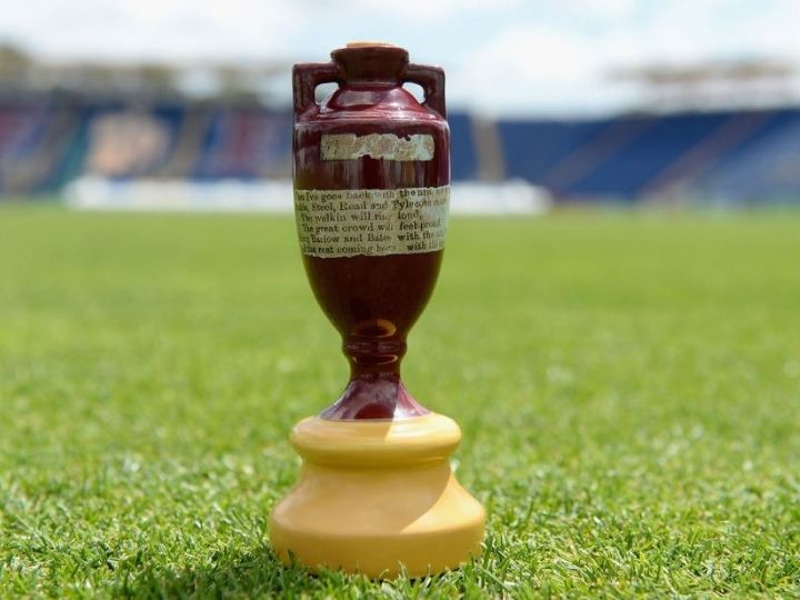 the ashes history behind one of the biggest rivalries in cricket ASHES की शुरुआत: अंग्रेजों के झूठे अभिमान और ऑस्ट्रेलियाई औरतों के अति उत्साह ने रचा एशेज का इतिहास