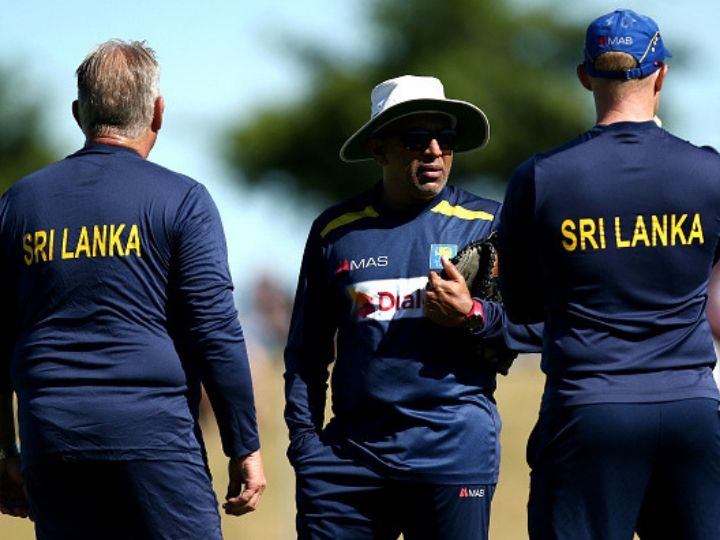 sri lanka suspend hathurusingha ahead of new zealand series न्यूजीलैंड के खिलाफ टेस्ट सीरीज से पहले श्रीलंका के कोच हथुरुसिंघा की हुई छुट्टी