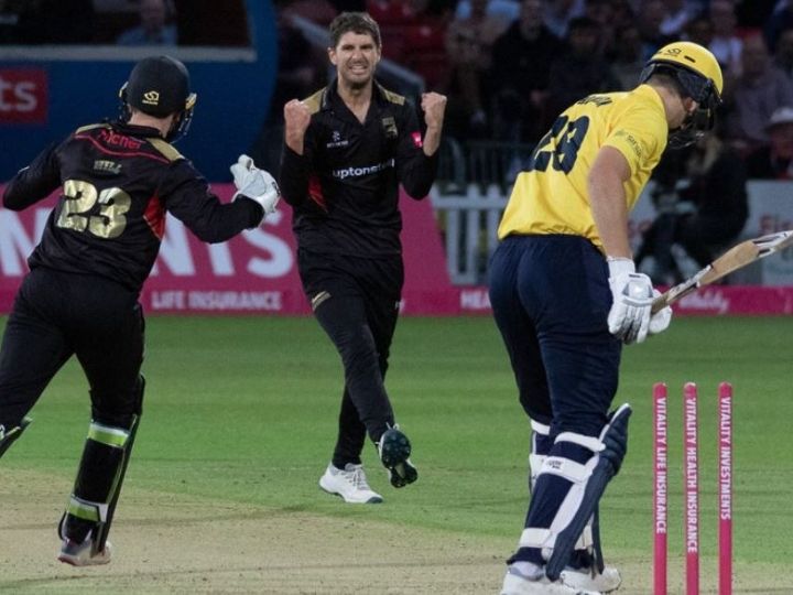 WORLD RECORD: गेंदबाज़ ने 24 गेंदों में झटके 7 विकेट, तोड़ दिए सारे रिकॉर्ड्स